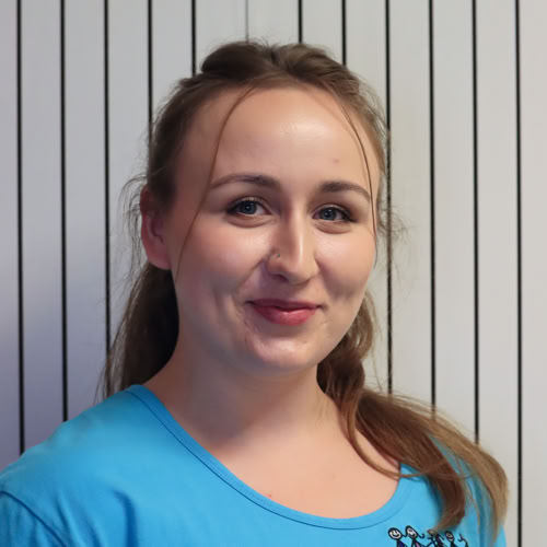 Mann In Der Schwarzen Jacke, Die Silbernes Ipad Hält